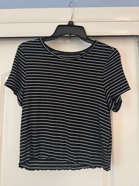 American Eagle Outfitters Black and White Striped Short Sleeve Tee